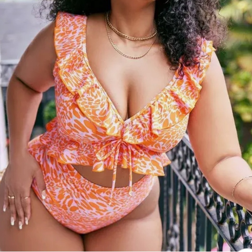 Eloquii Sweetheart Neckline One Piece Swimsuit with Cutout Size 18